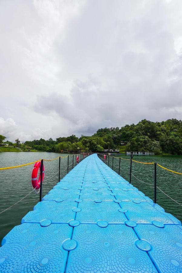 Roxy Tasik Biru Resort City Bau Esterno foto