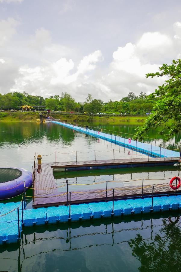 Roxy Tasik Biru Resort City Bau Esterno foto