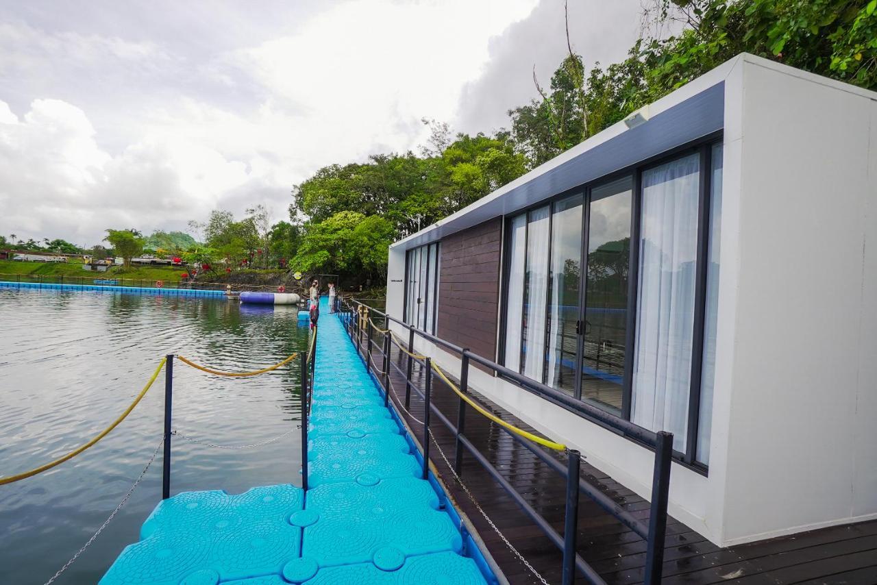 Roxy Tasik Biru Resort City Bau Esterno foto