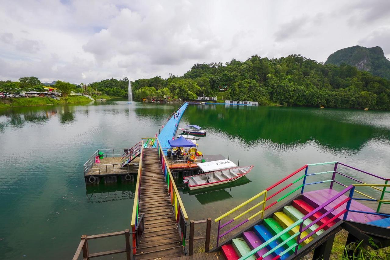 Roxy Tasik Biru Resort City Bau Esterno foto