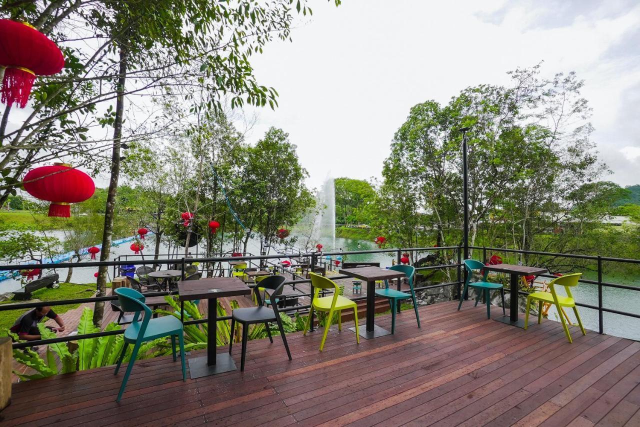Roxy Tasik Biru Resort City Bau Esterno foto