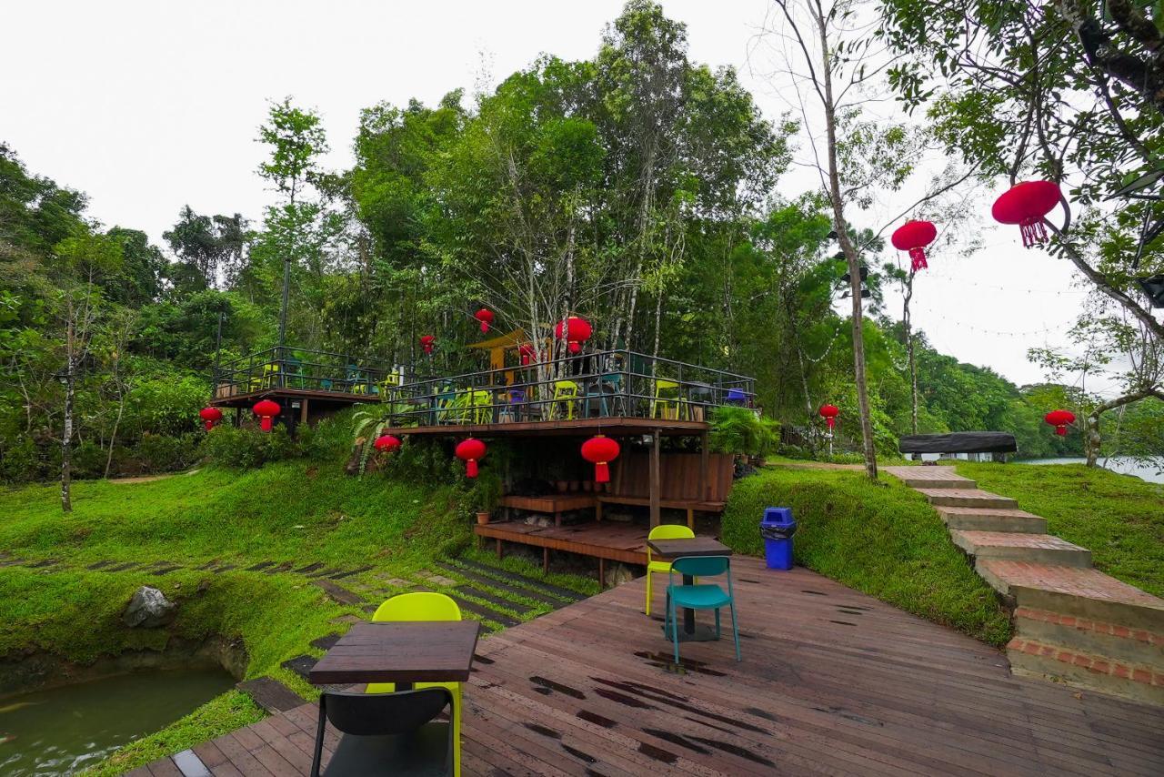 Roxy Tasik Biru Resort City Bau Esterno foto