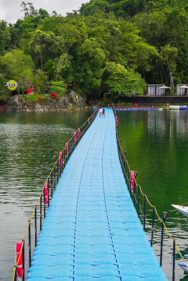 Roxy Tasik Biru Resort City Bau Esterno foto