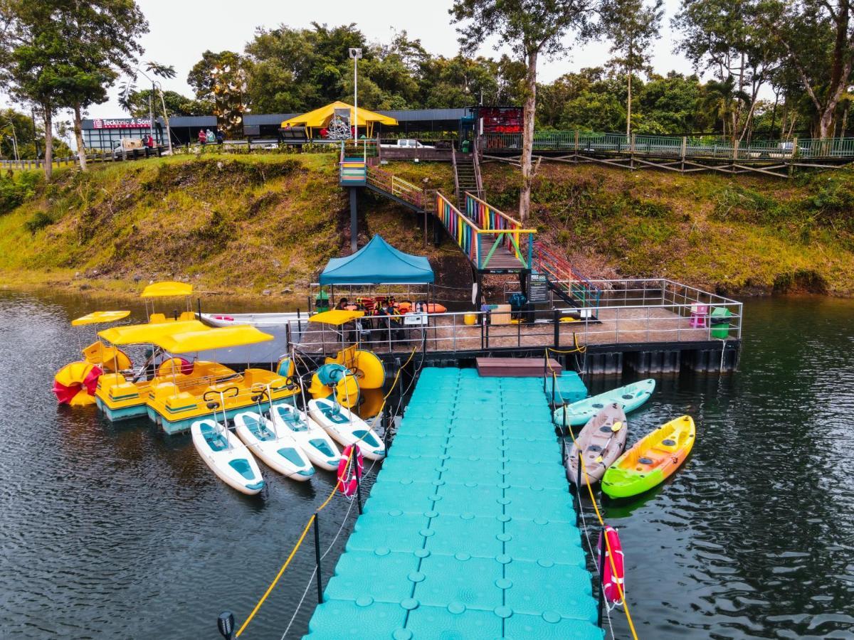 Roxy Tasik Biru Resort City Bau Esterno foto