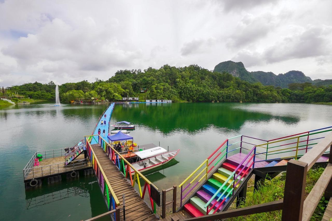 Roxy Tasik Biru Resort City Bau Esterno foto