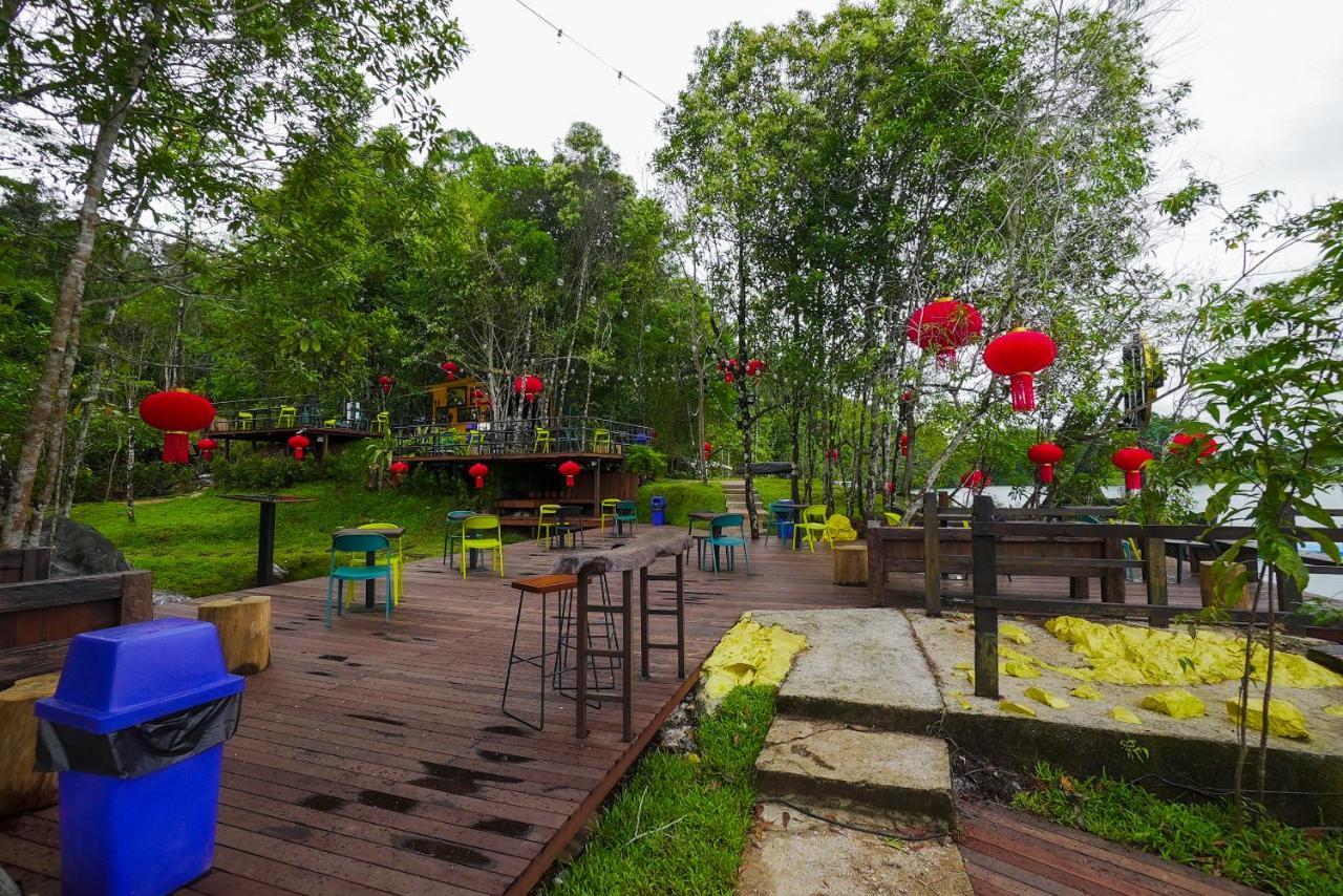 Roxy Tasik Biru Resort City Bau Esterno foto
