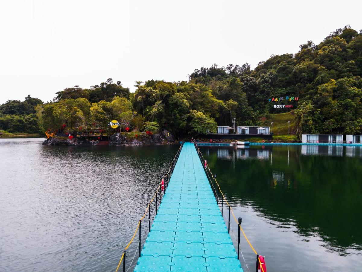 Roxy Tasik Biru Resort City Bau Esterno foto